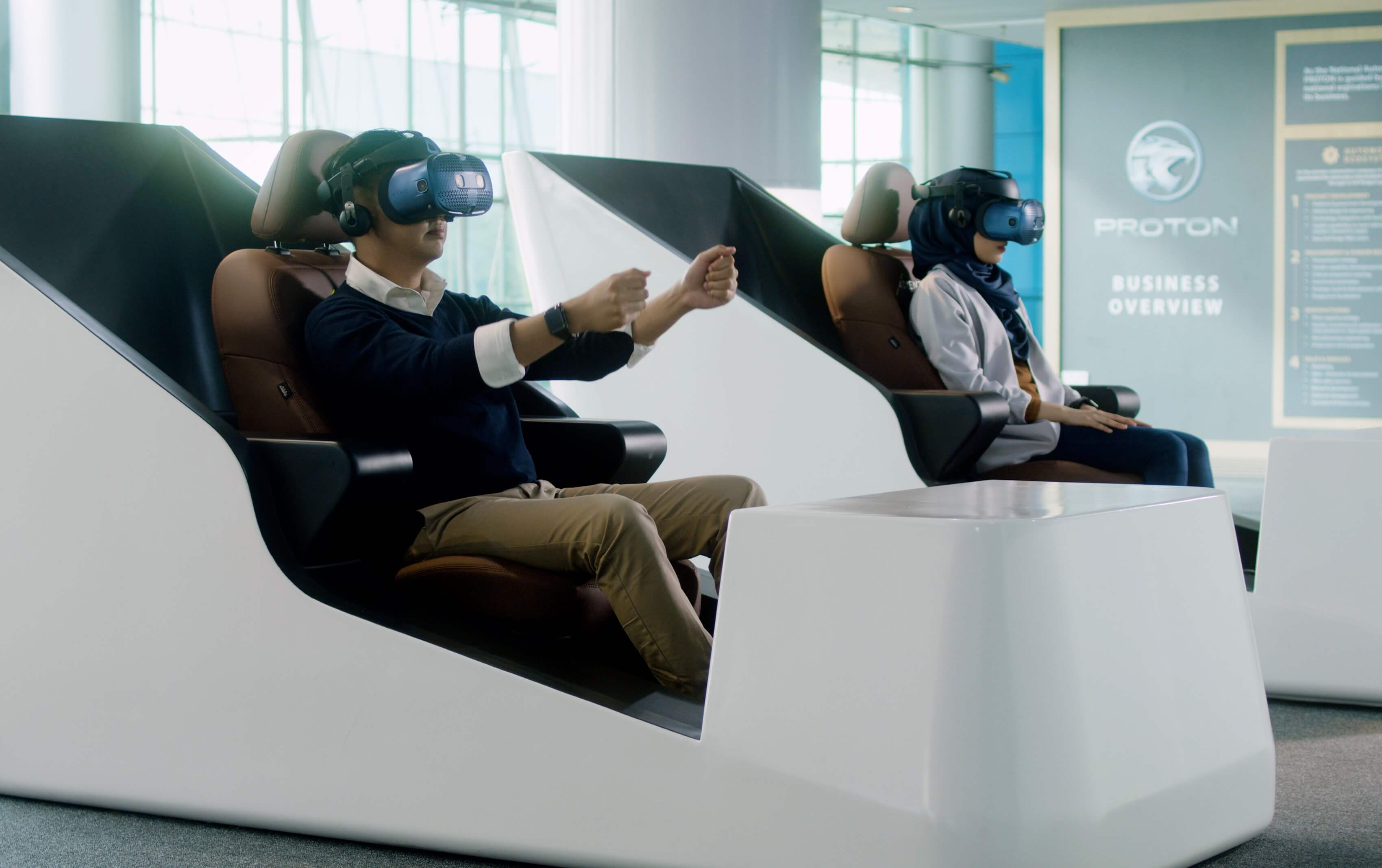 vr-driving-simulator-gives-a-demonstration-of-safety-technologies