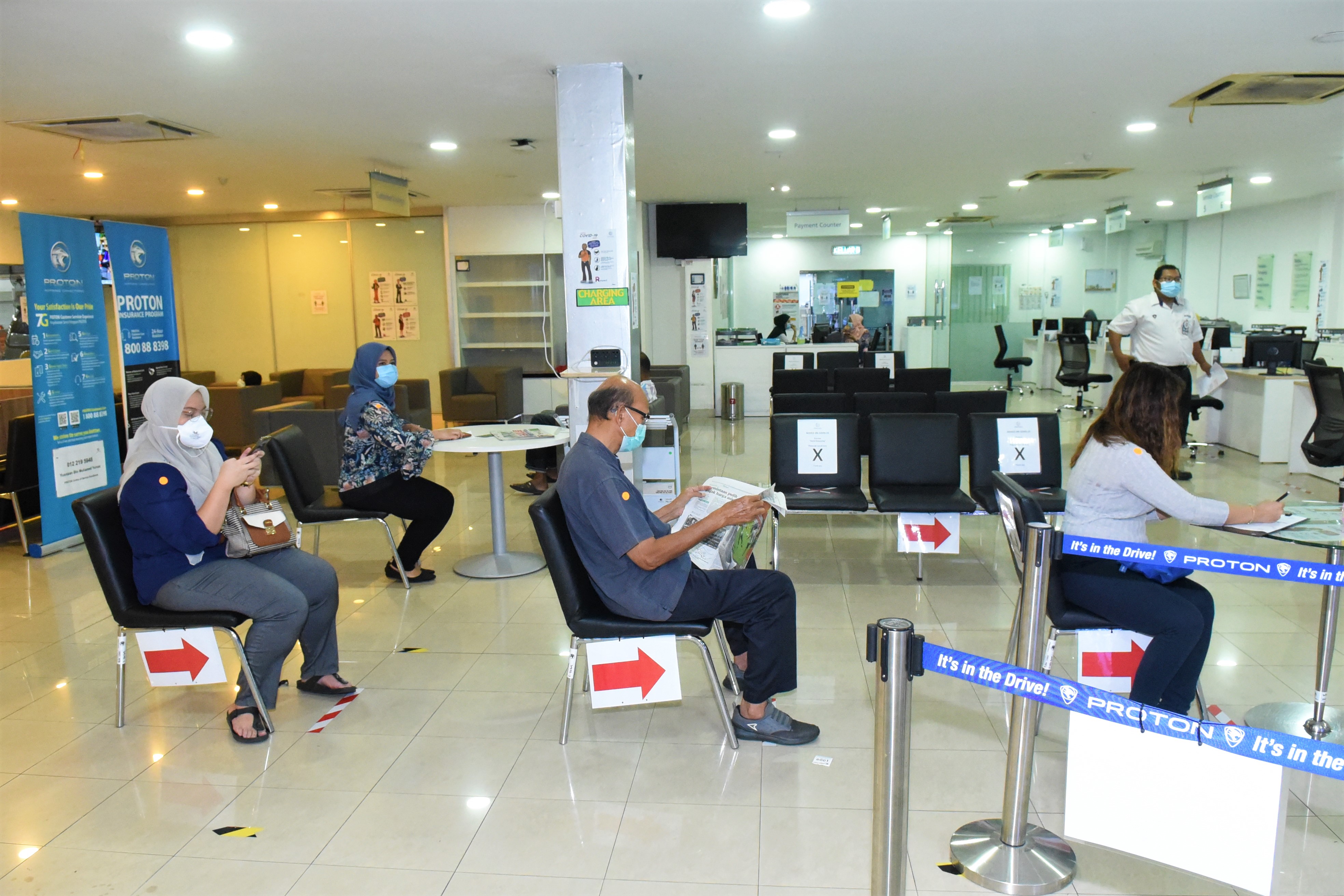 customers-waiting-area