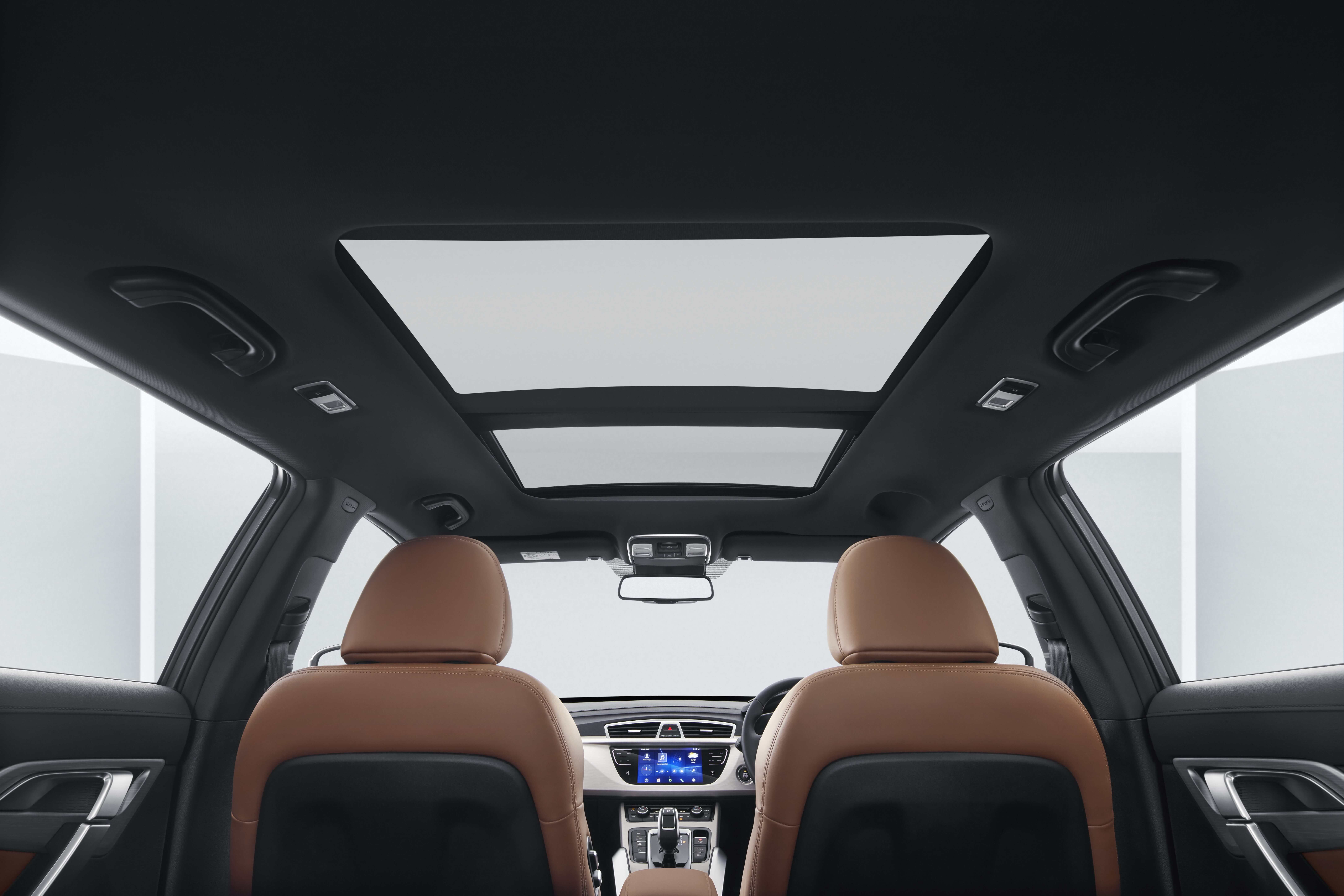 x70-2022-sunroof-headlining-final-rgb