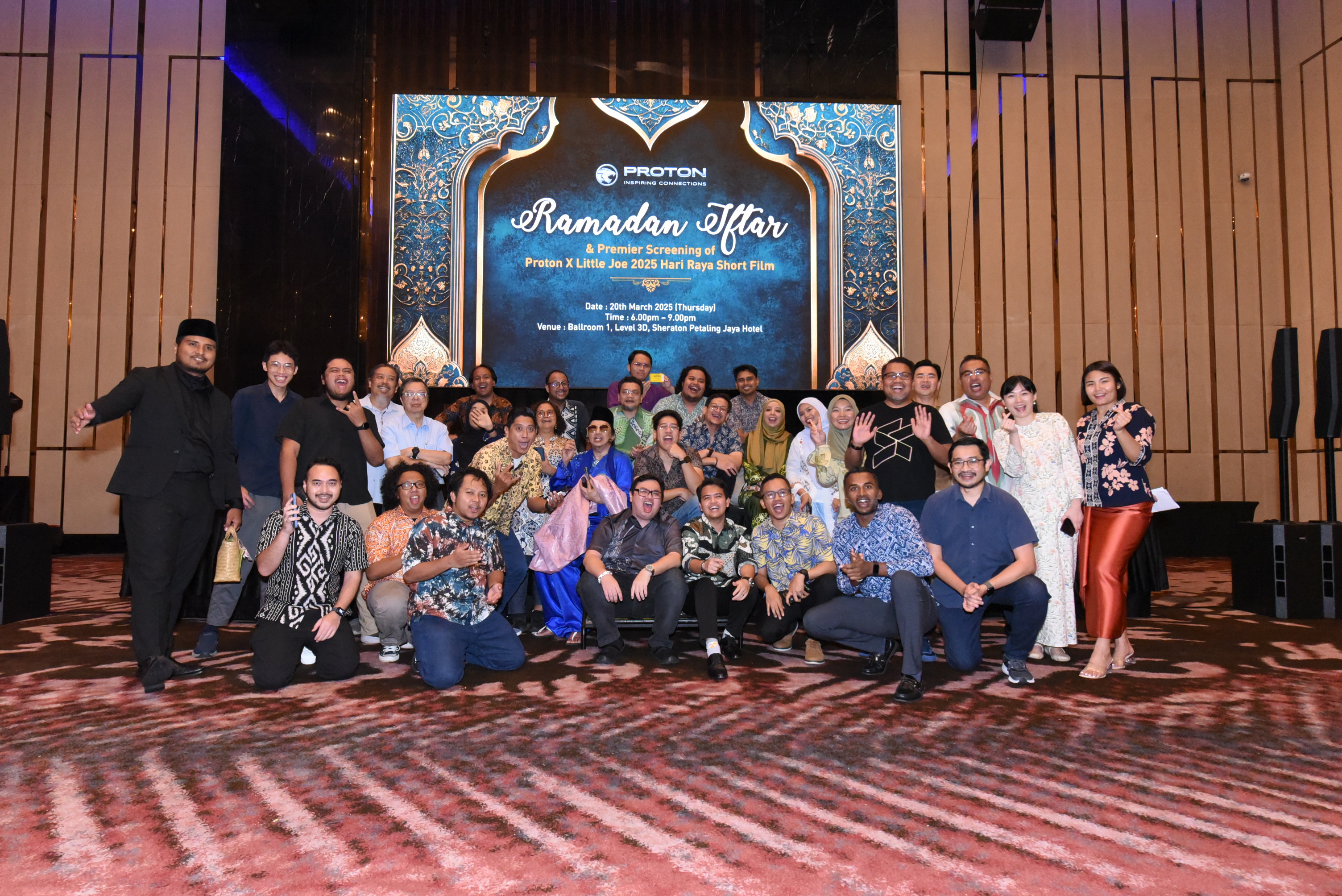 group-photo-with-media-friends