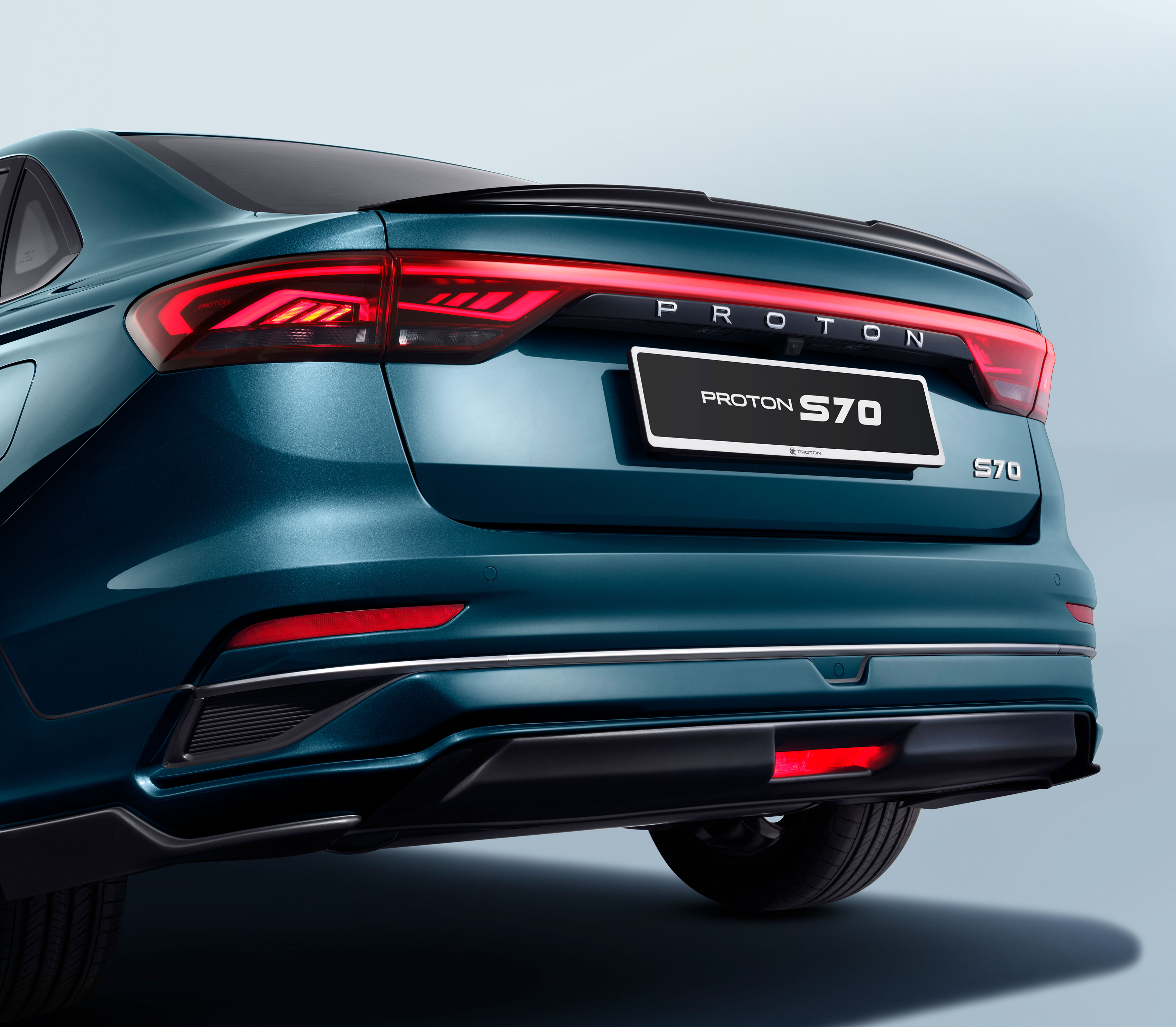 s70-rear-tail-light-bar