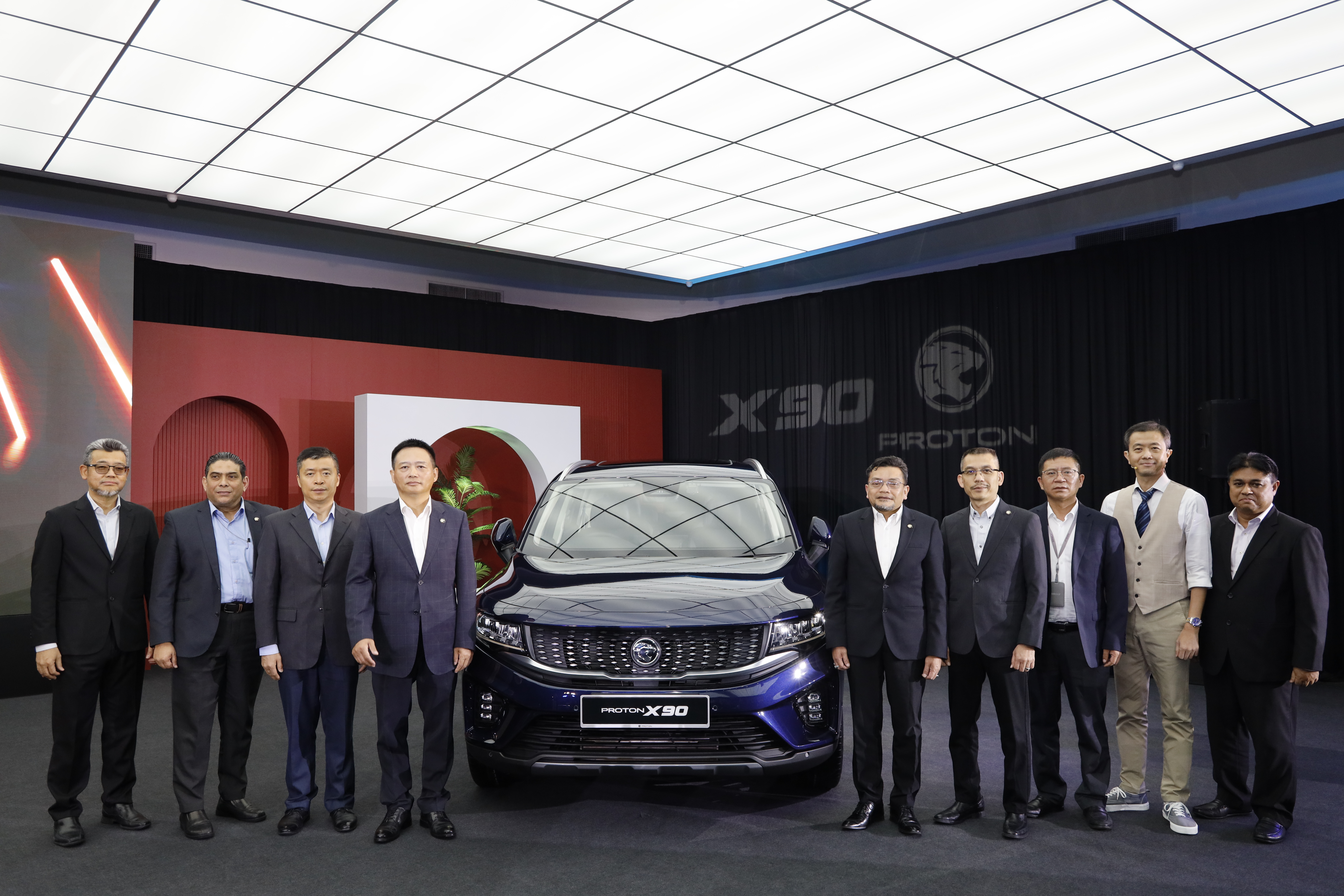 group-photo-3_x90-project-team