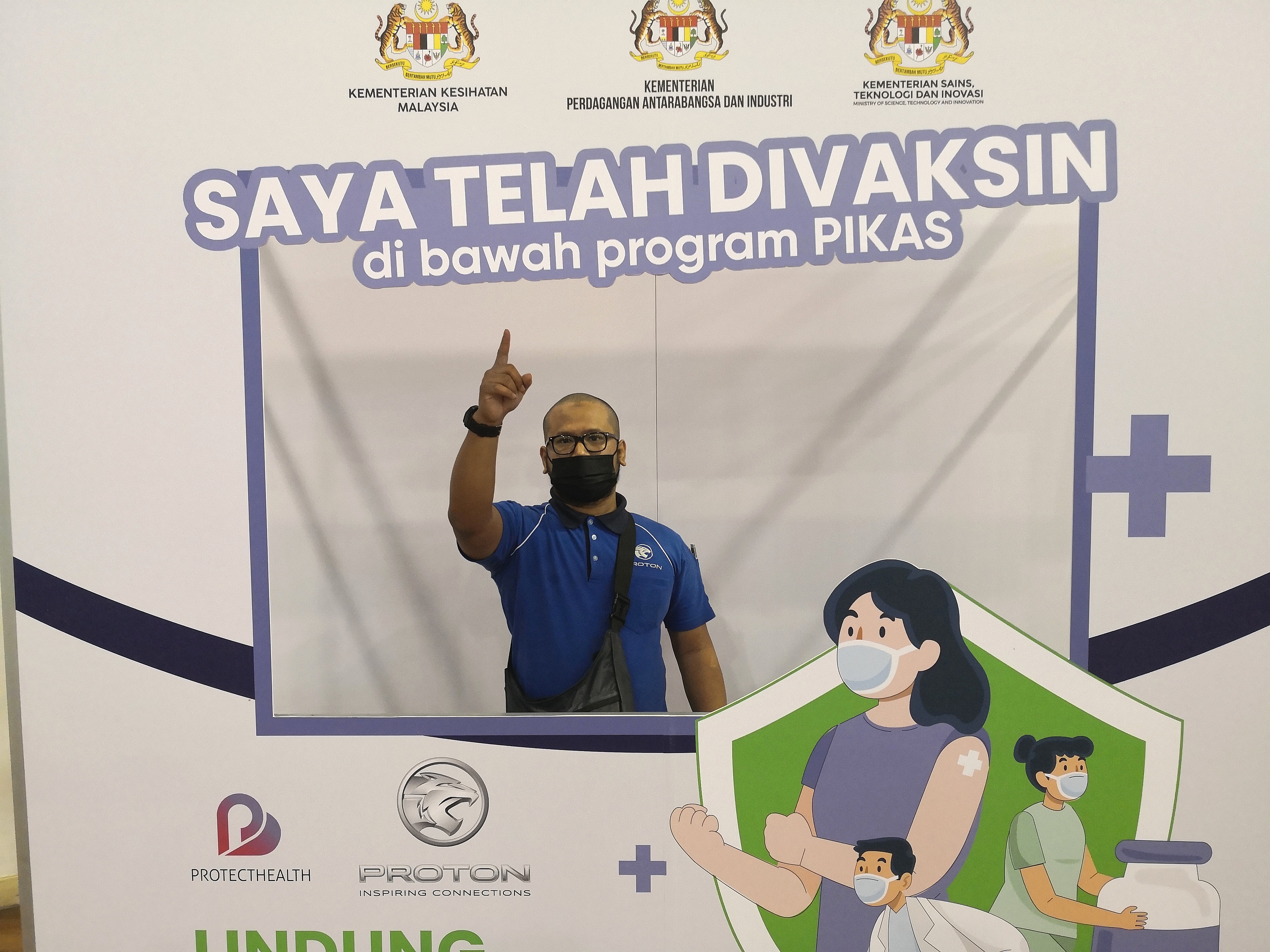 tanjong-malim-staff-completed-his-1st-dose-of-vaccine