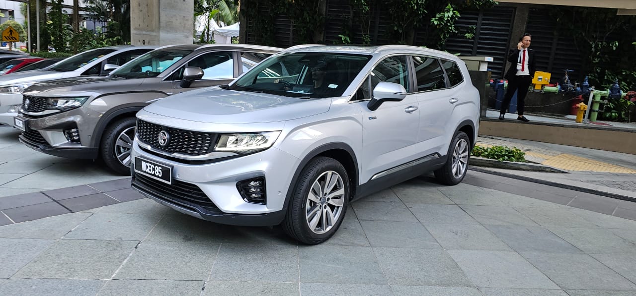 the-fleet-ensures-that-vips-travel-in-comfort-and-elegance-to-meetings-appointments-and-accommodatio