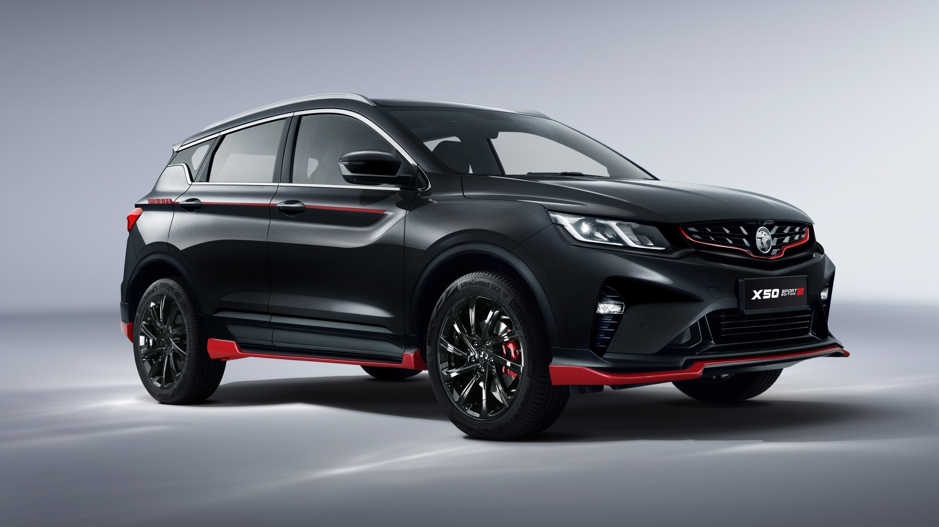 x50-quarter-front-right-black-se