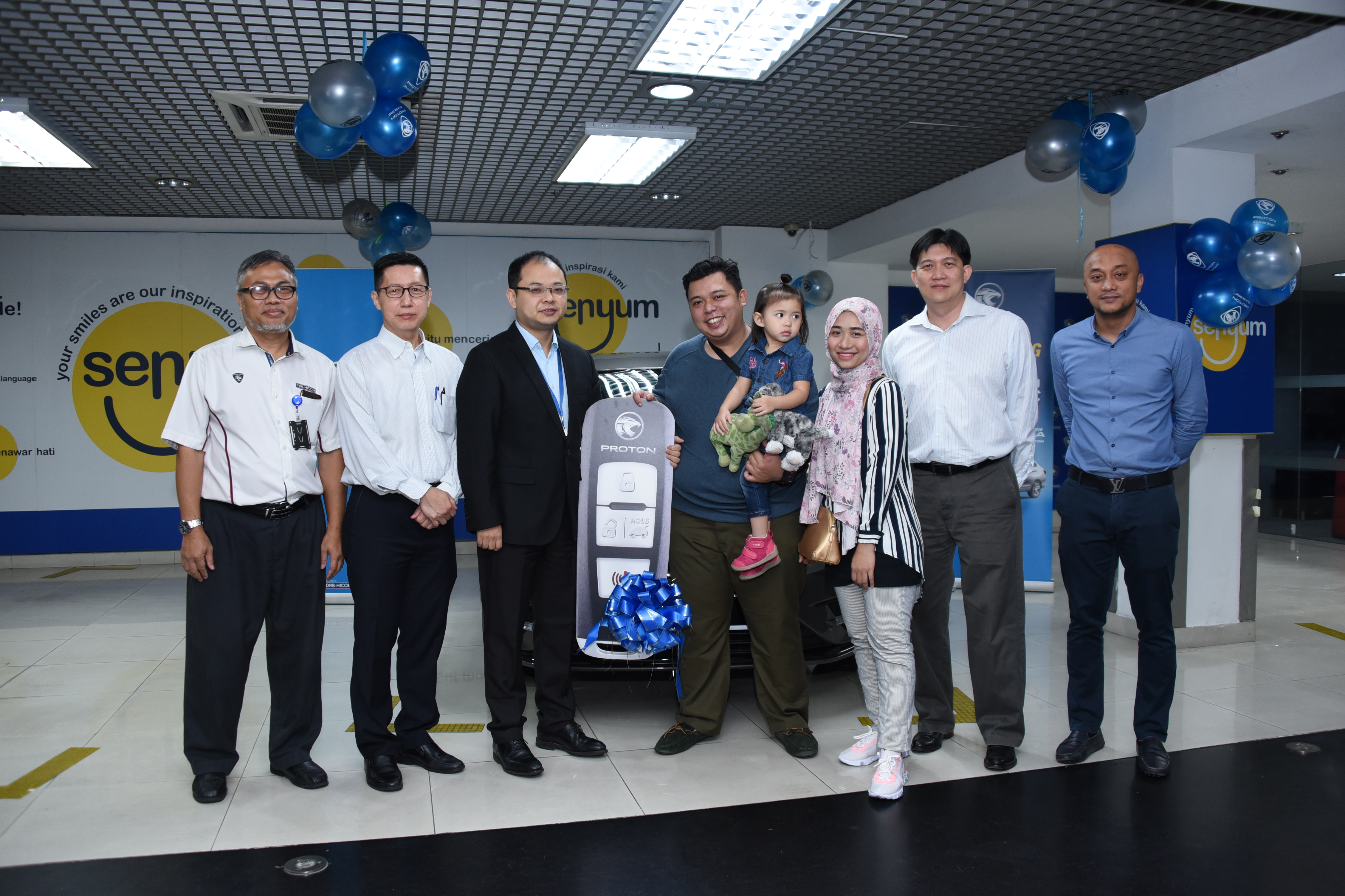 encik-azrul-firdaus-middle-with-proton-management