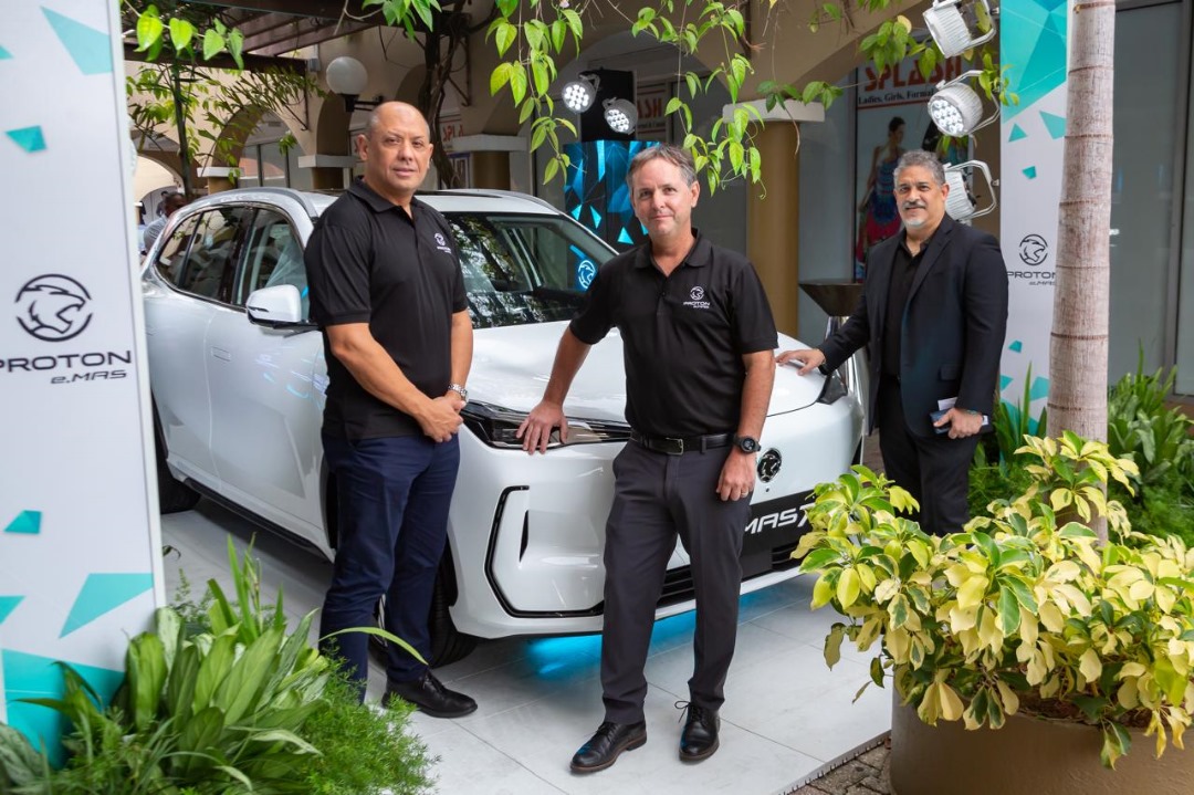 from-left-jean-marc-mouttet-sector-head-of-ansa-motors-ltd-march-pontifex-general-manager-of-new-veh