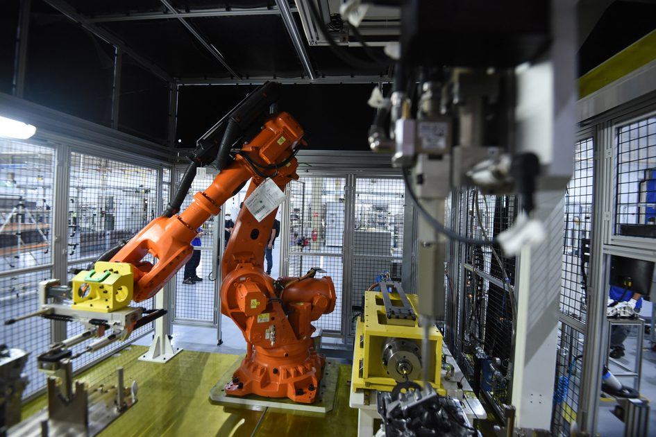 13-abb-robot-for-sealant-application