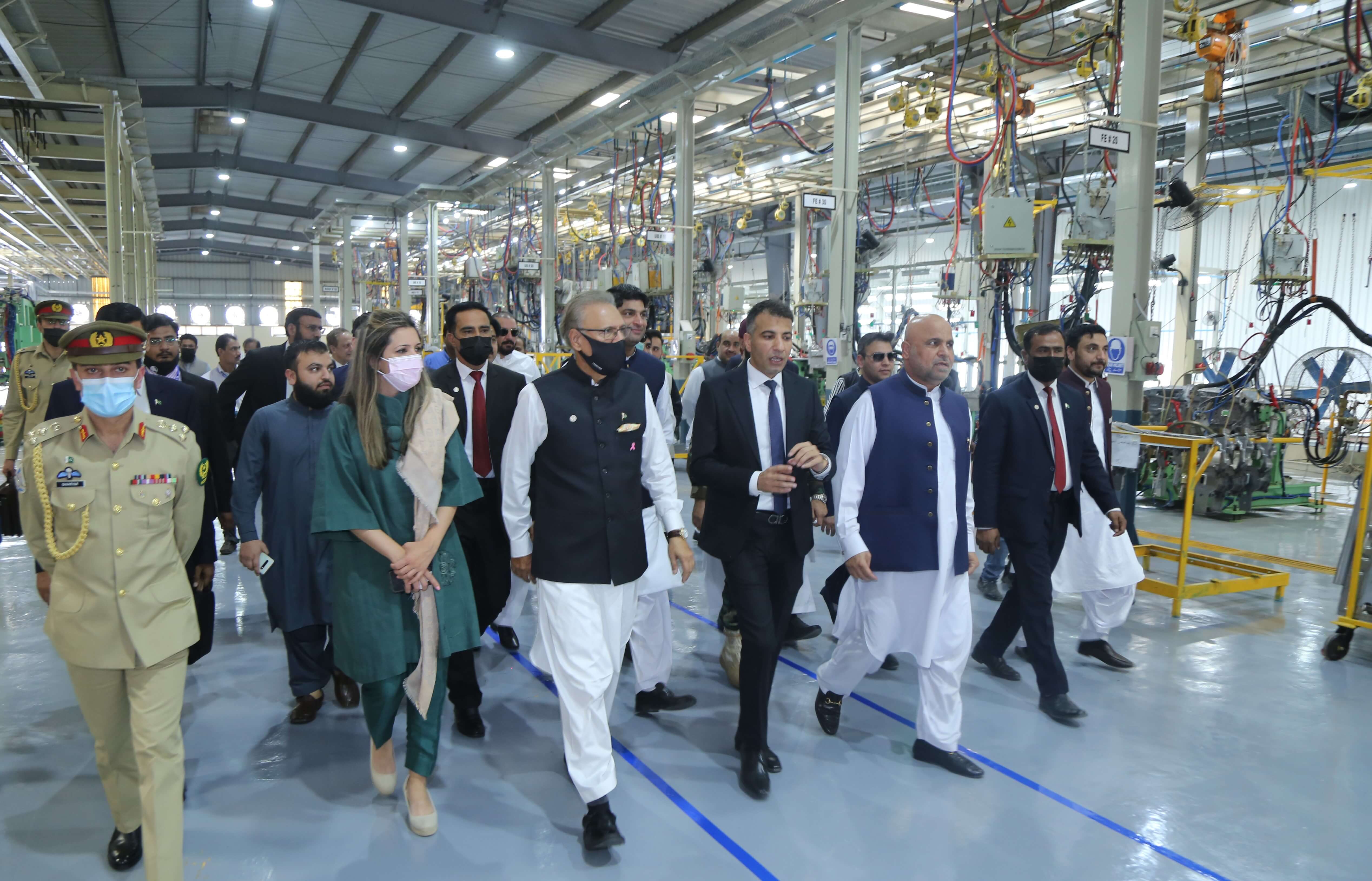 president-of-pakistan-dr-arif-alvi-3rd-from-left-visiting-the-production-plant