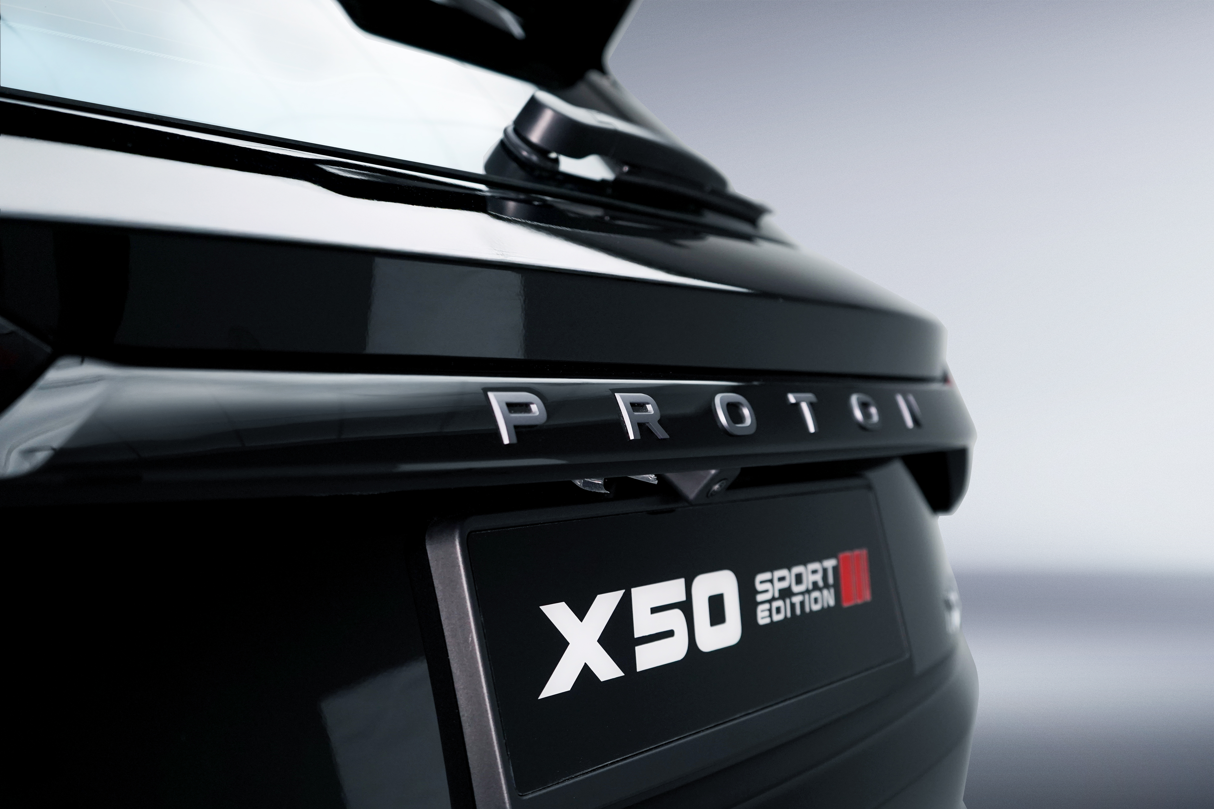 x50se-tailgate-garnish