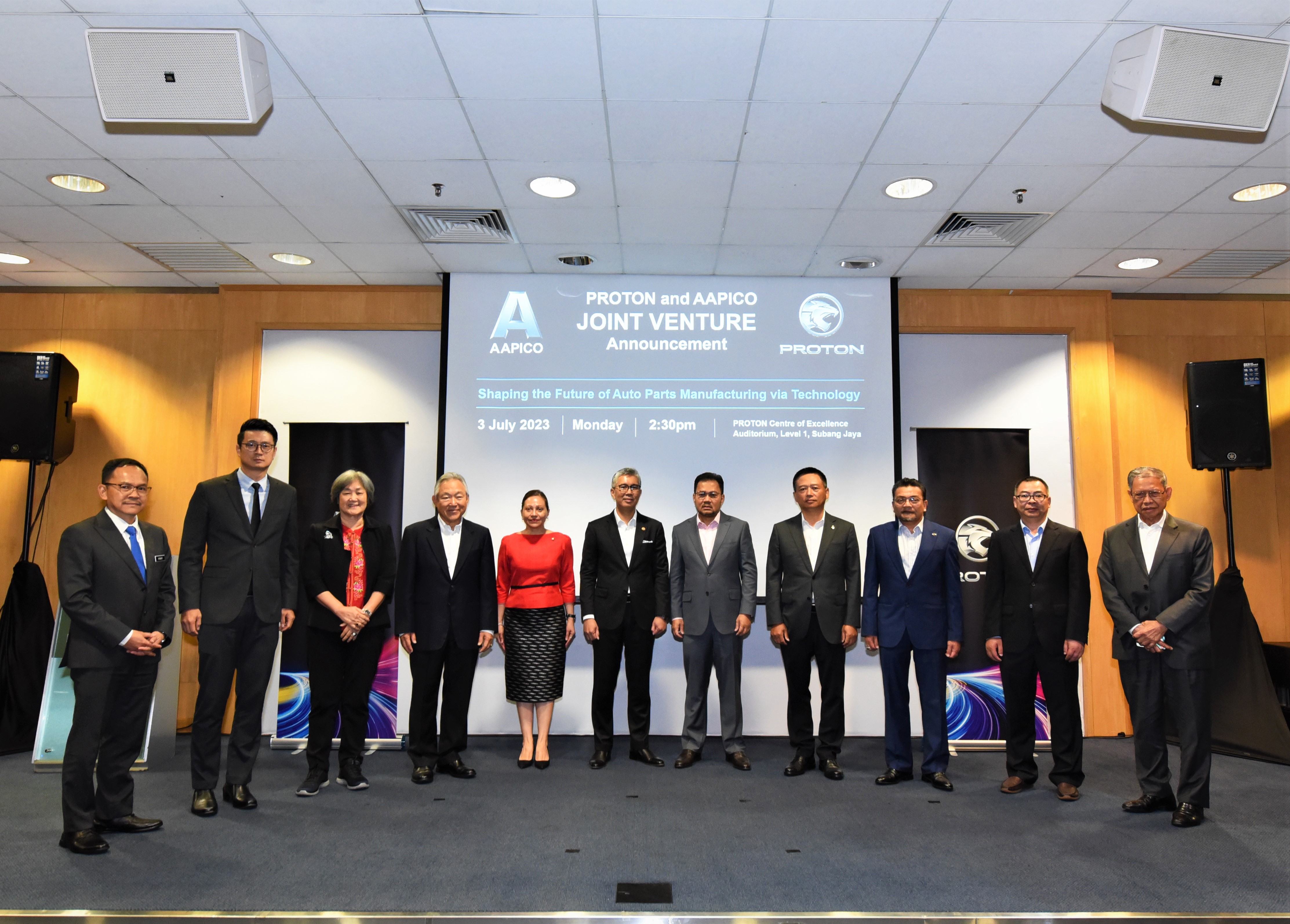 group-photo-of-management-team-of-proton--aapico-and-guest-of-honour