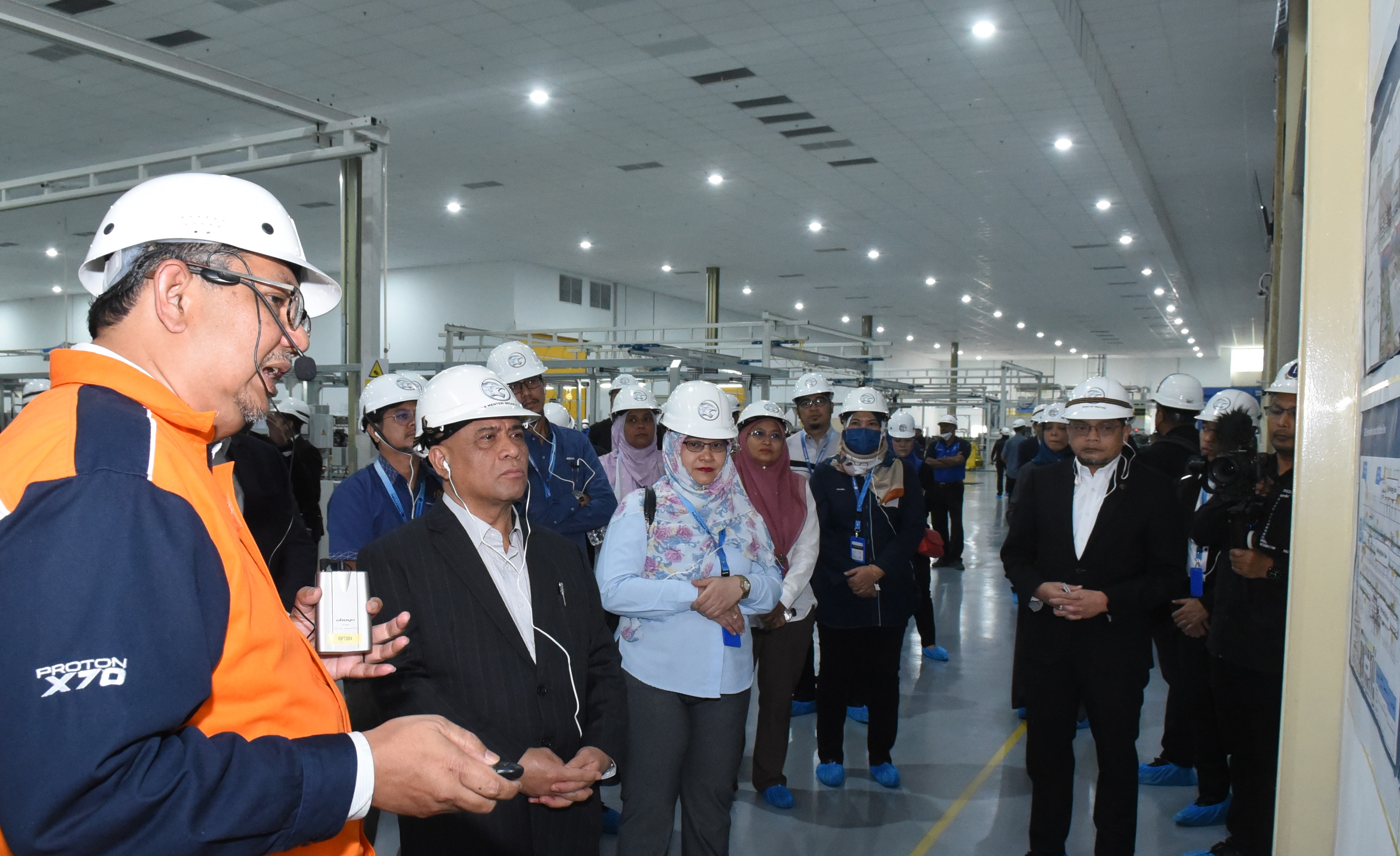 mb-perak-visits-proton-tanjung-malim-plant