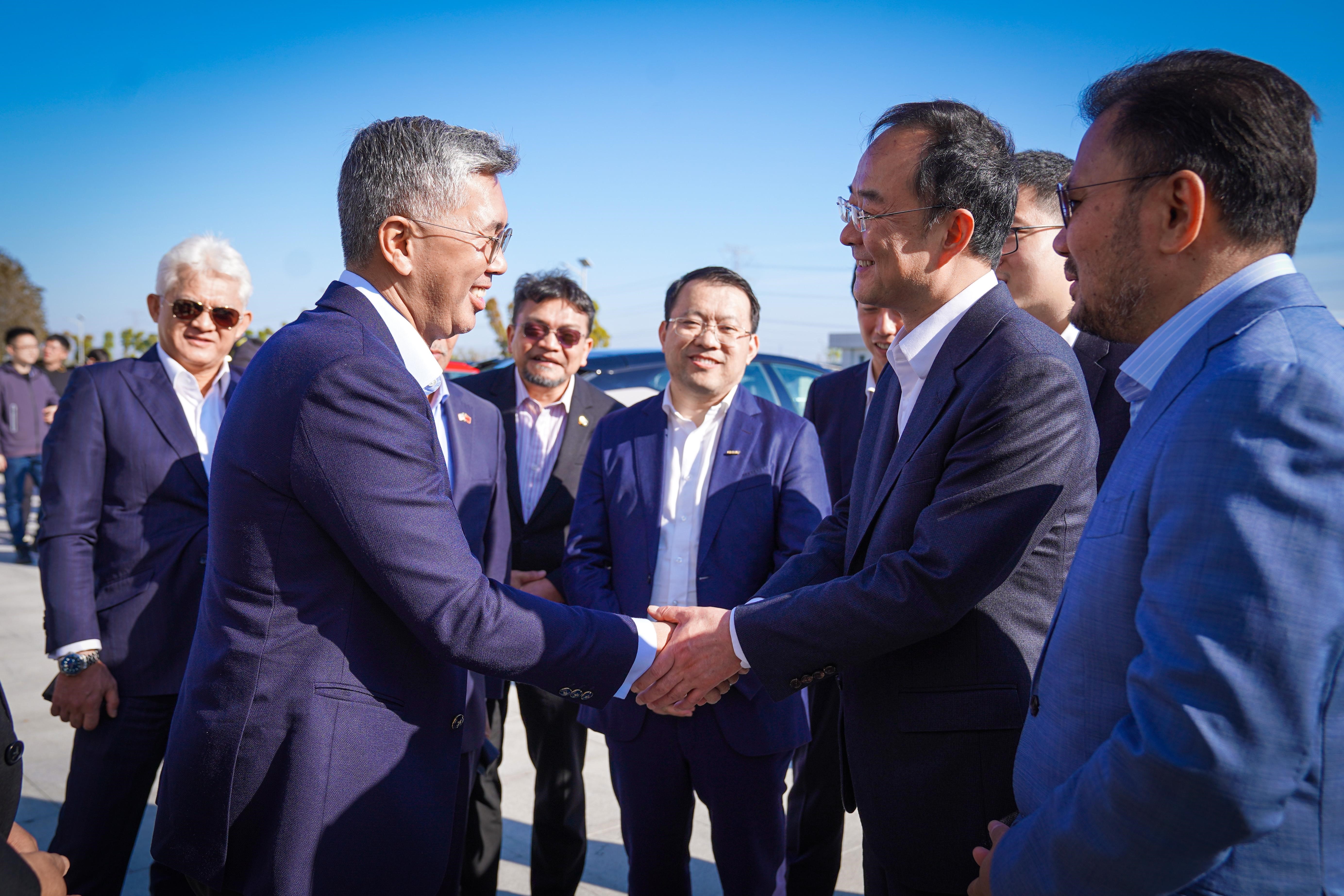 miti-minister-greets-by-mr-an-cong-hui