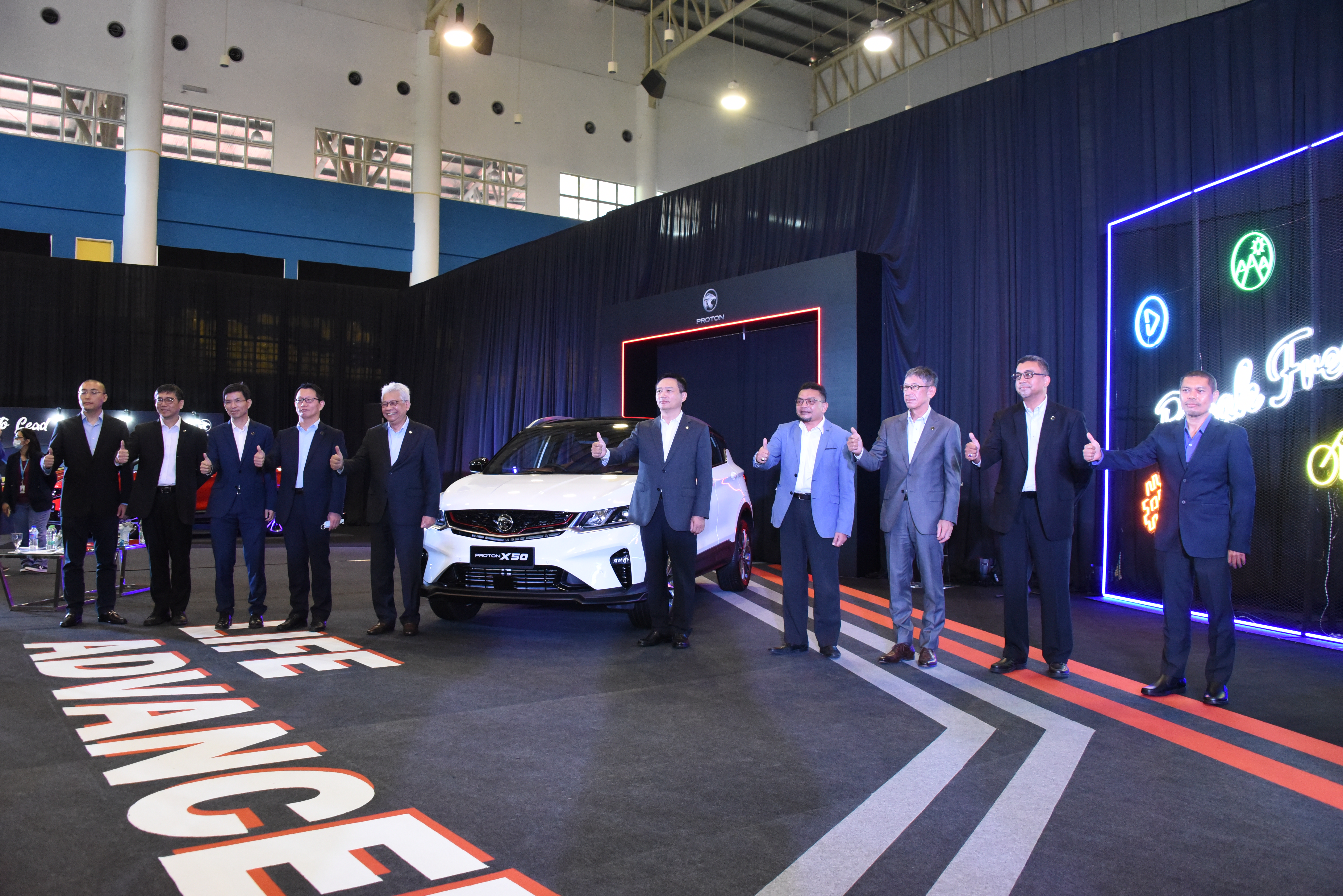 from-left-mr-yuanyu-liu-deputy-vehicle-program-executive-for-x50-mr-lim-meng-jin-vice-president-of-g