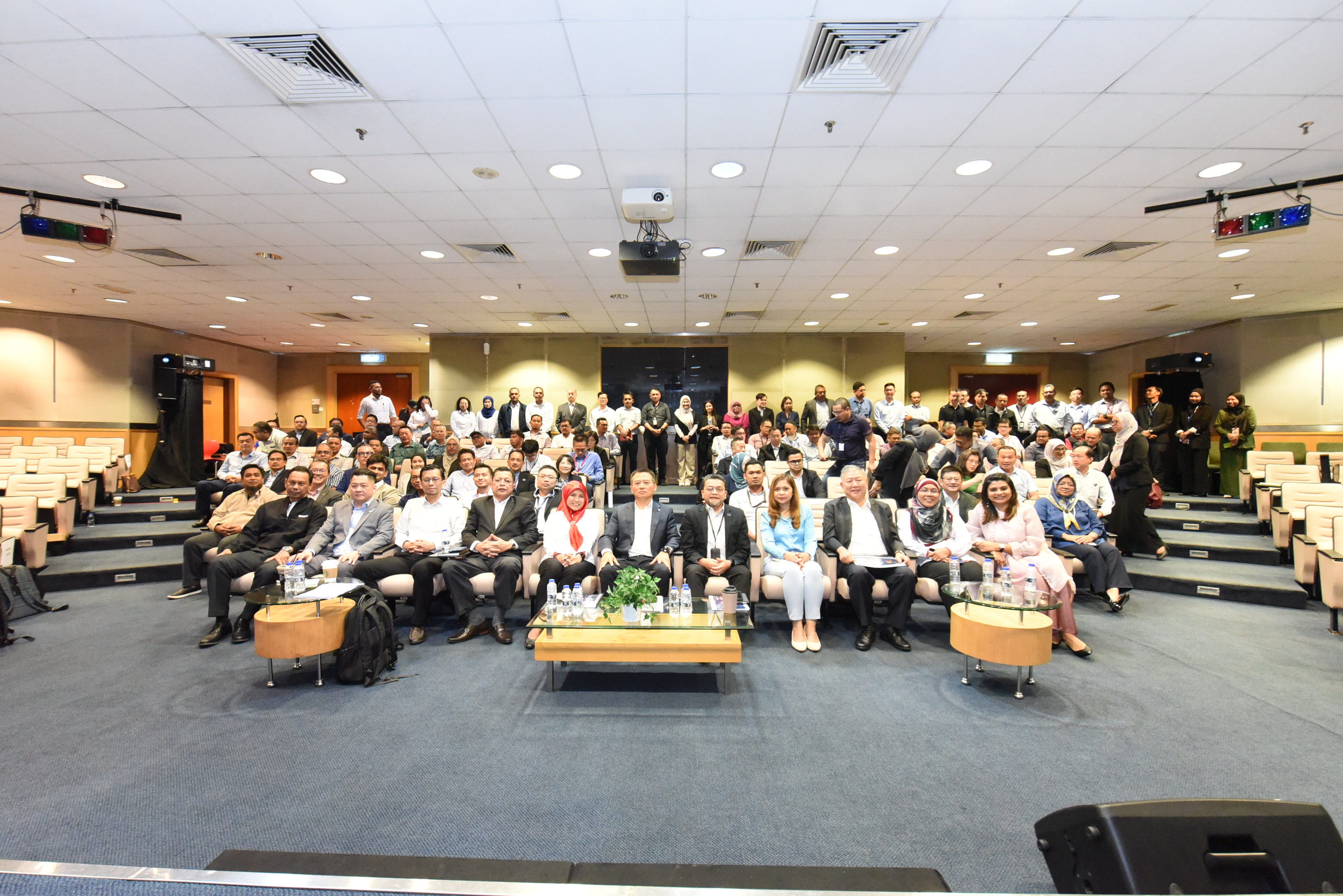 proton-and-mpc-explore-opportunities-to-collaborate-on-sustainable-productivity-initiatives