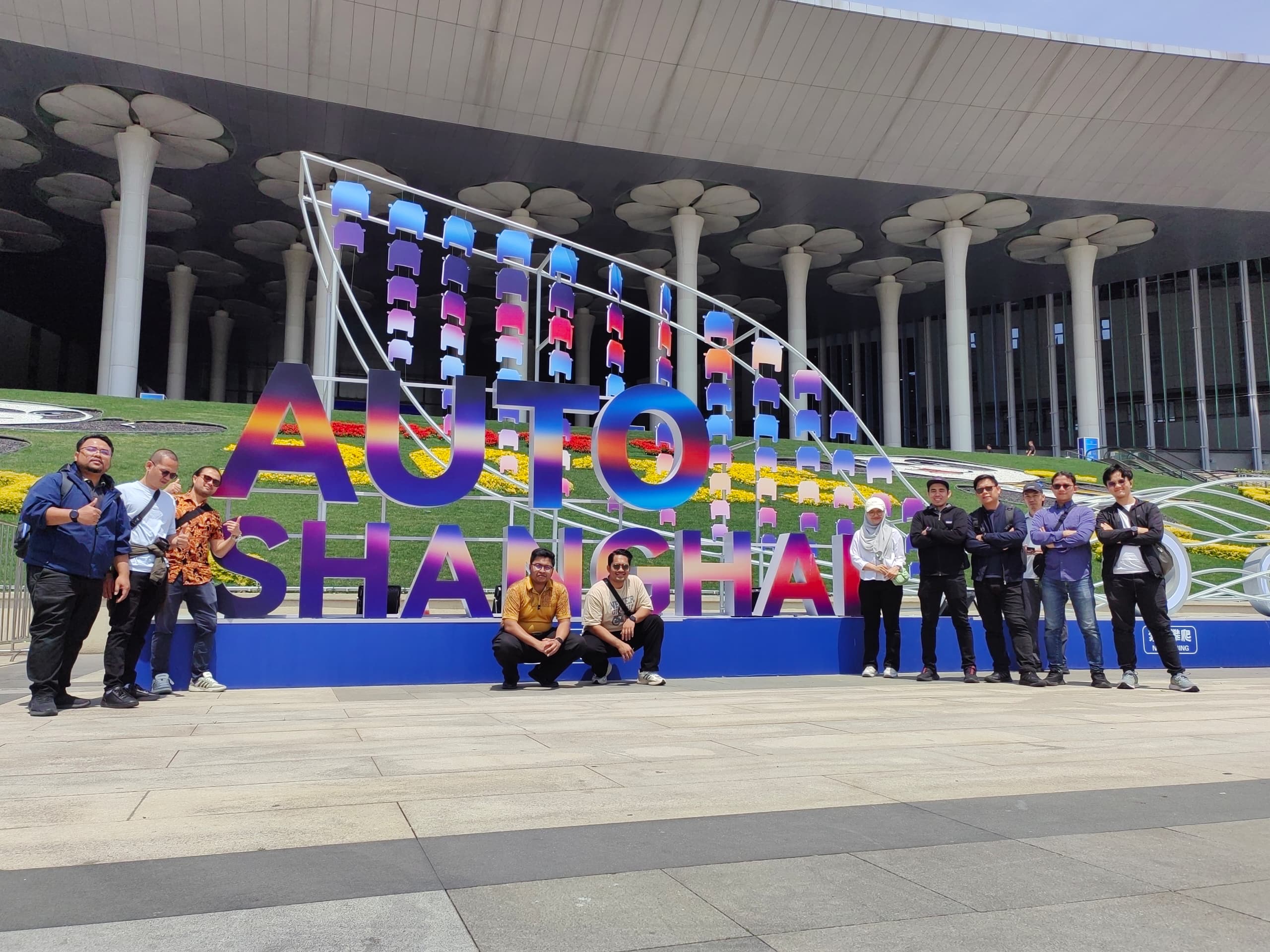 group-photo-taken-during-auto-shanghai-2025