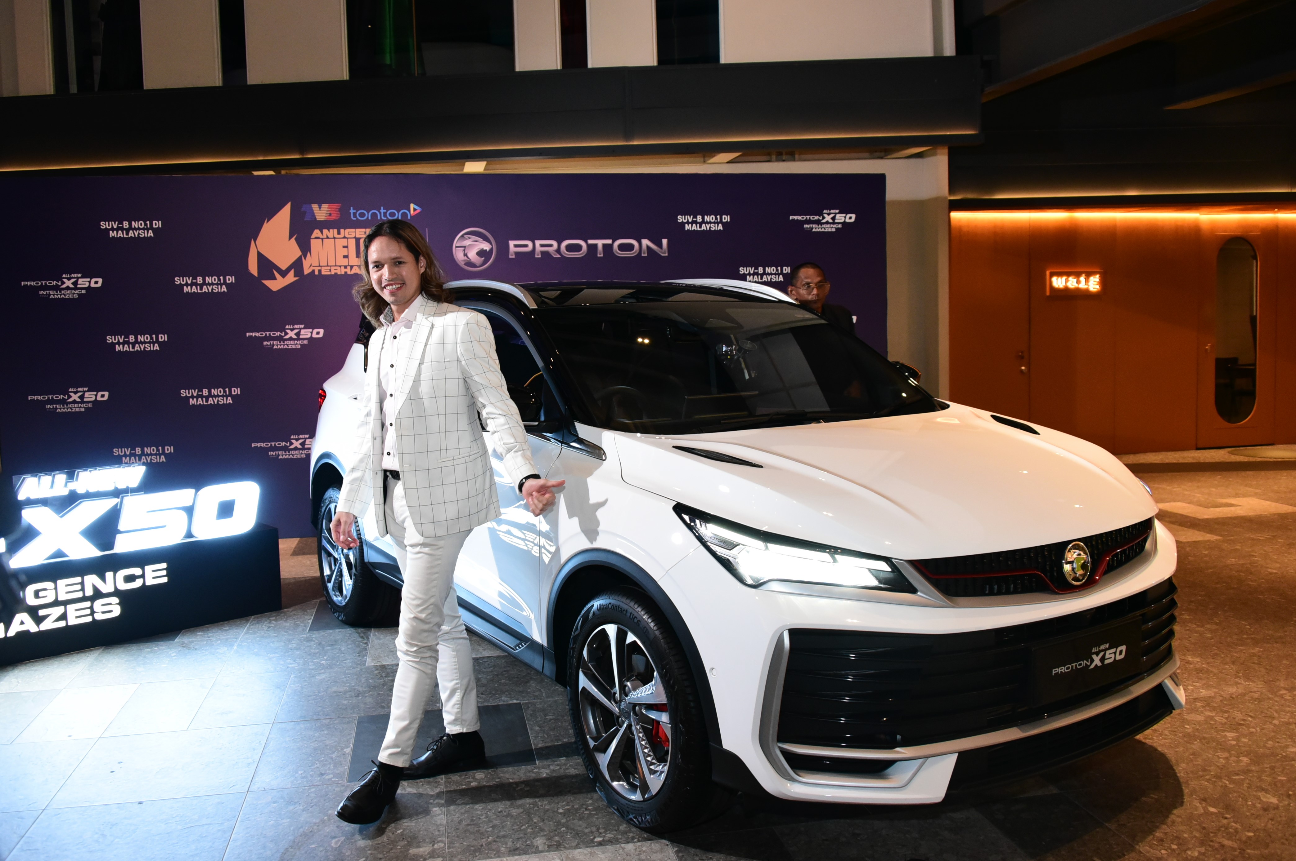 as-part-of-promotional-effort-proton-has-collaborated-with-anugerah-melodi-terhangat-and-sponsored-o